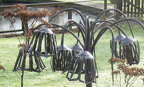nectaroscordum sculpture